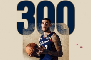 恭喜！骑士官方晒照：朗佐·鲍尔达成生涯第300场里程碑